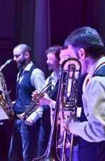 Los Corazónes Calientes In the Concert